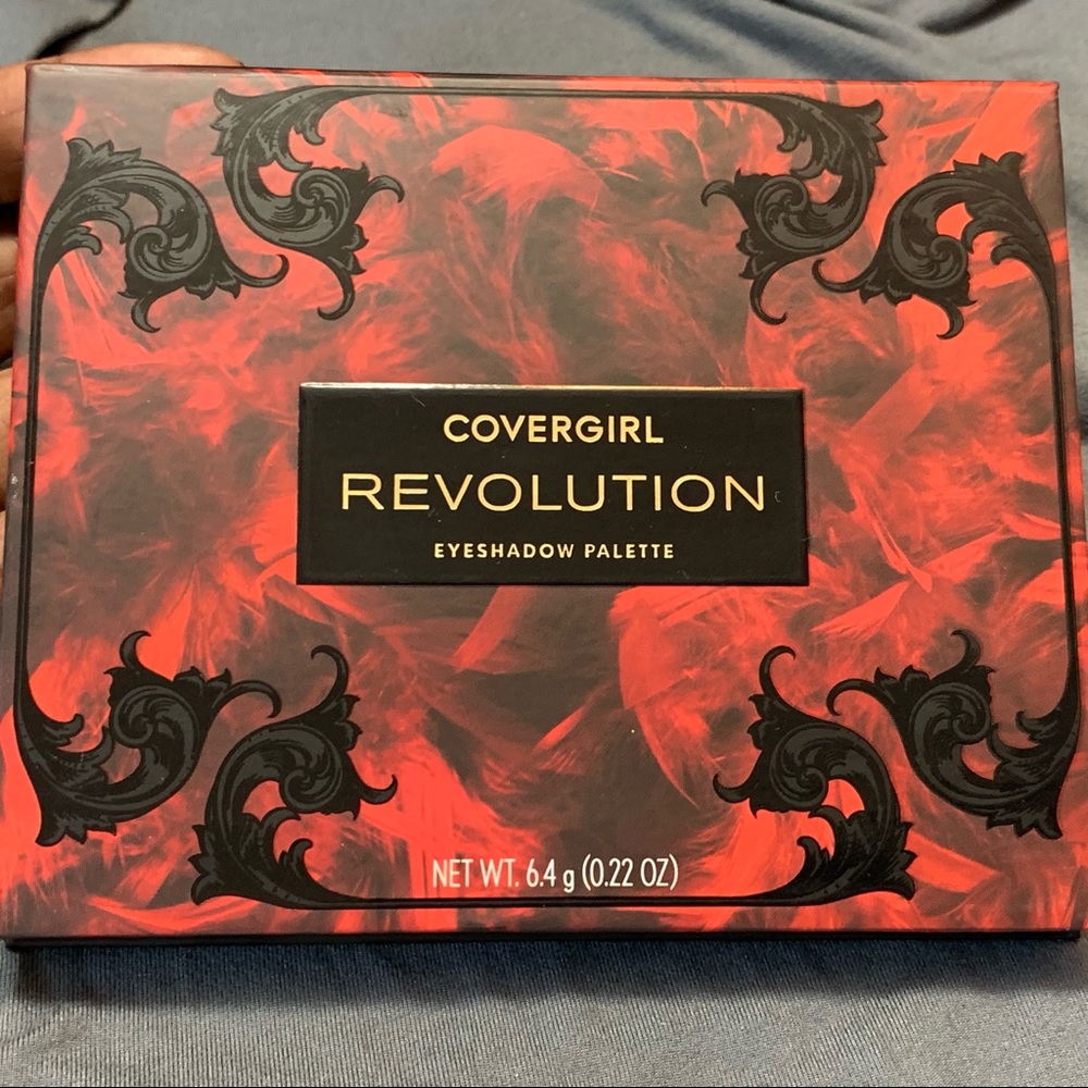 Covergirl limited edition pallete “Revolution”